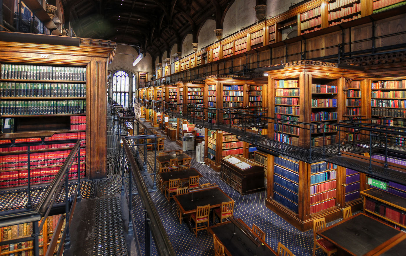 Doc library. Библиотека британского музея в Лондоне. Национальная библиотека Великобритании книгохранилище. Британская библиотека (British Library). Библиотека британского музея в Лондоне снаружи.